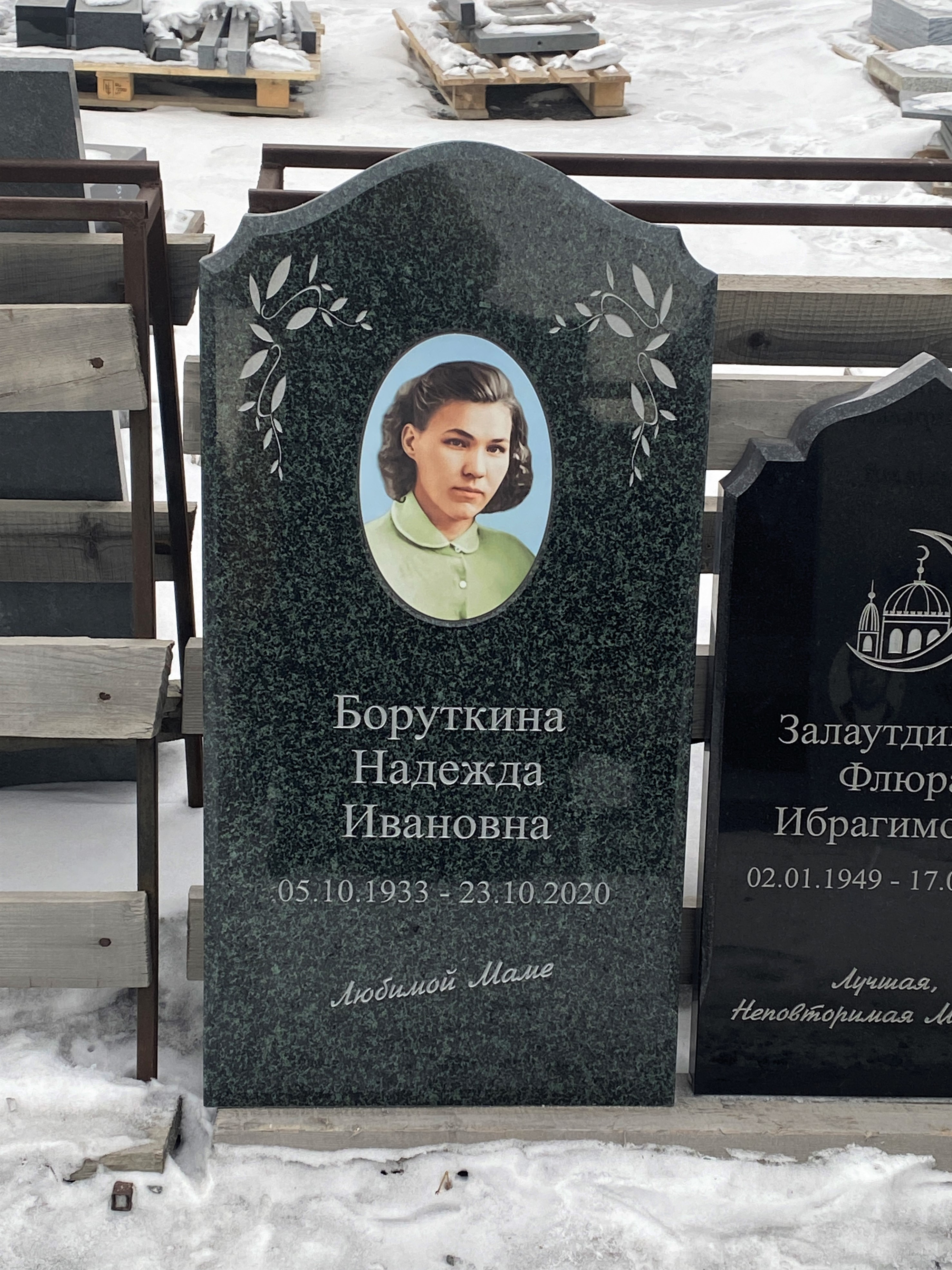 Памятник №002 из зеленого гранита — фото 3